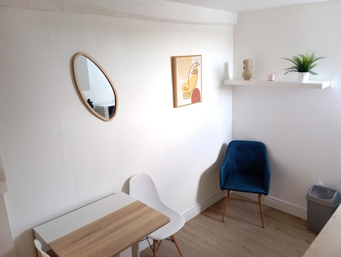 Appartement Cosy Plein Centre Conches-en-Ouche Luaran gambar
